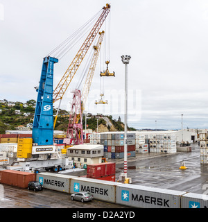 Umschlag von Containern im Hafen von Napier, Neuseeland Stockfoto