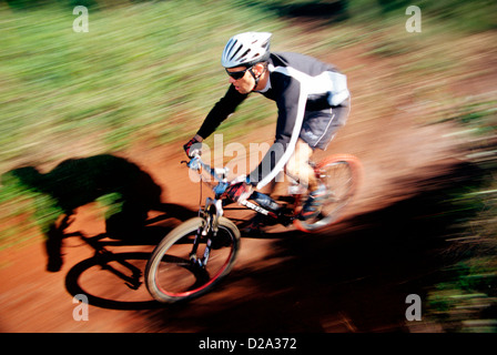 Hawaii, Oahu. Kahuku Motocross Park. Mann-Mountainbiken Stockfoto