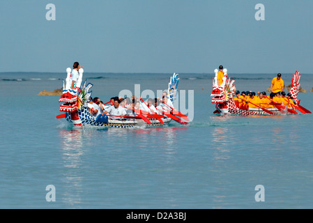 Honolulu-Hawaii Dragon Boat Race Dragon Boat Festivals (Tuen Ng) begann im vierten Jahrhundert v. Chr. In China Fifty drei Teams US Stockfoto