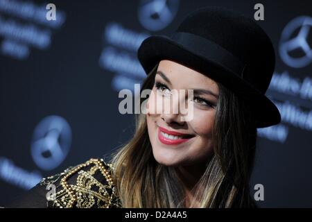 Berlin, Deutschland. 17. Januar 2013. Janina Uhse besucht bei Präsentation von Guido Maria Kretschmer während der Fashionweek in Berlin Deutschland, 17. Januar 2013. Zweimal wird eine Jahr Berlin einem internationalen Standort für Fashion und Lifestyle Themen. © Dpa Picture-Alliance / Alamy Stockfoto