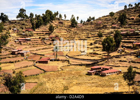 Leben-Szene auf Fußgängerzone der Taquile Insel in der Nähe der Stadt Puno Stockfoto