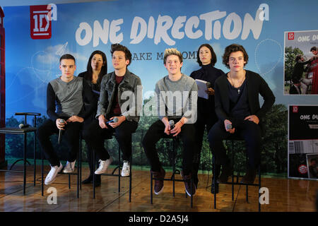 Tokio, Japan. 18. Januar 2013. (L-R) Liam Payne, Louis Tomlinson, Niall Horan, Harry Styles.  Eine Richtung ersten Pressekonferenz in Japan um ihr neues Album Take Me Home zu fördern. Die Boygroup ist hier für 3 Tage und erscheint im japanischen TV Freitagabend Musik-Show heute Abend vor dem hosten ein Fan party am Sa. Credit: Aflo Co. Ltd. / Alamy Live News Stockfoto