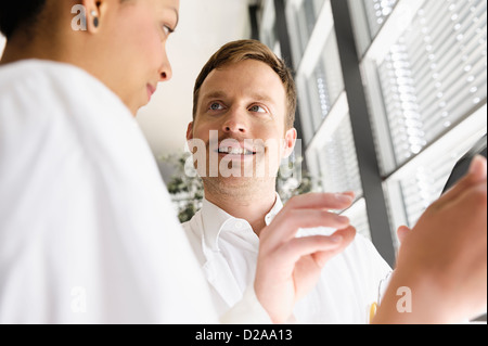 Ärzte mit Tablet-PC Stockfoto