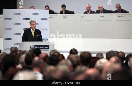 Die ThyssenKrupp-Aufsichtsratsvorsitzende Gerhard Cromme, spricht auf der ThyssenKrupp Hauptversammlung in Bochum, Deutschland, 18. Januar 2013. Aktionäre einer der größten Stahlproduzenten der Welt versammelten sich zur Hauptversammlung. Foto: OLIVER BERG Stockfoto