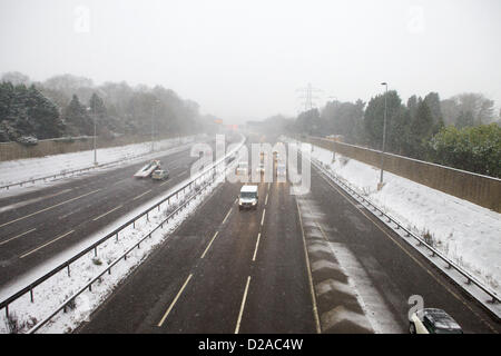 Solihull, Großbritannien. 18. Januar 2013. Schneefall in vielen Teilen von England und Wales verursacht schlechte Fahrbedingungen, Autobahnen wie die M42 vorbei Solihull. Bildnachweis: TJPhotos / Alamy Live News Stockfoto