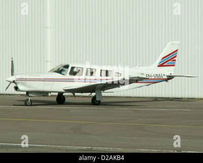 Piper PA-32R-301T Turbo Saratoga SP, PH-VMA c/n 32R-8129098 in Rotterdam Stockfoto