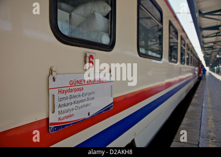 Seite der Bahnhof Haydarpaşa Terminal Railway Station, Istanbul, Türkei, Europa, Eurasien. Stockfoto