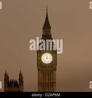 Big Ben Uhrturm nachts beleuchtet Stockfoto