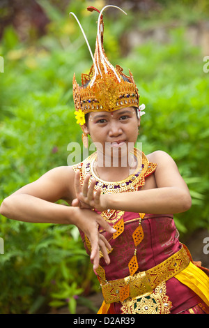 Young-balinesischen Tänzerin traditioneller Legong Tanz Stockfoto