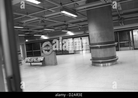 Plattform bei Canada Water u-Bahnstation in London, England Stockfoto