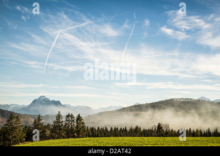 Wolken über ländliche Landschaft Stockfoto