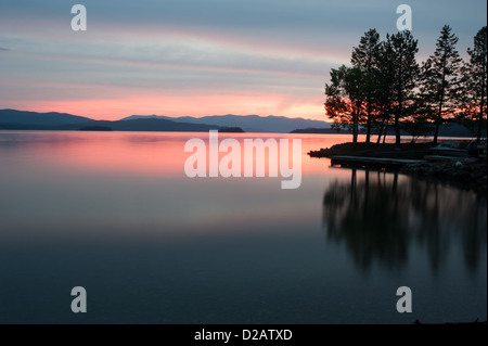 Sommer Sonnenuntergang am Lake Pend Oreille im Norden von Idaho. Stockfoto