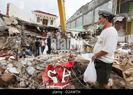 Padang, Indonesien, Aufräumen Arbeit in der Stadt Padang nach dem Erdbeben Stockfoto