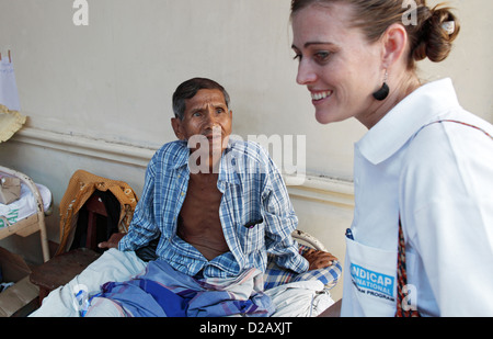 Pariaman, Indonesien, der Arbeitnehmer-Organisation Handicap International, ein Opfer im Krankenhaus Stockfoto