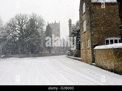 St Mary & St. Edburga Pfarrei Kirche Stratton Audley Oxfordshire bedeckt Schnee 18.01.2012 Stockfoto