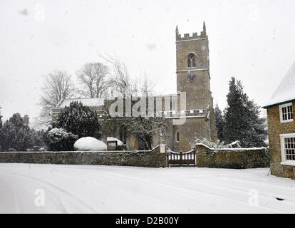 St Mary & St. Edburga Pfarrei Kirche Stratton Audley Oxfordshire bedeckt Schnee 18.01.2012 Stockfoto