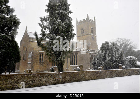 St Mary & St. Edburga Pfarrei Kirche Stratton Audley Oxfordshire bedeckt Schnee 18.01.2012 Stockfoto