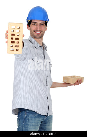 Builder Holding abrick Stockfoto