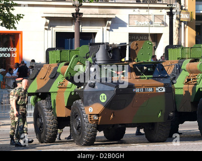 VAB 4 x 4 französischen Militärparade Champs Elysees Stockfoto