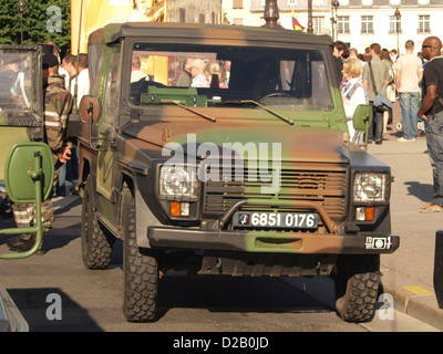 Peugeot P4 französische militärische parade Champs Elysees Stockfoto