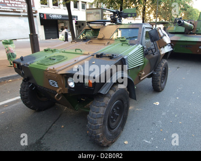 Panhard VBL französische militärische parade Champs Elysees Stockfoto