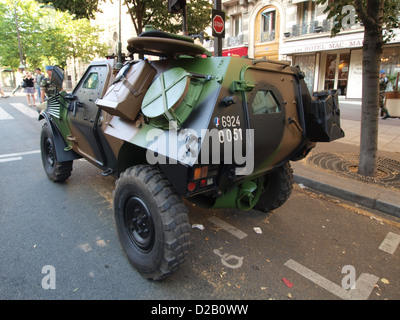 Panhard VBL französische militärische parade Champs Elysees Stockfoto