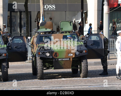 Panhard VBL französische militärische parade Champs Elysees Stockfoto