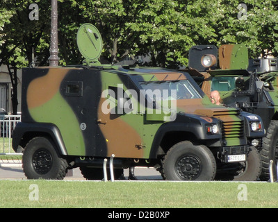 Panhard PvP-französische Armee parade Champs Elysees Stockfoto