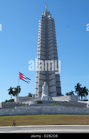 Havanna, Kuba, der Obelisk auf der Plaza De La Revolucion, die sitzende Statue vor Jose Marti Stockfoto