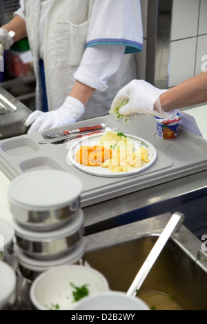 Essen, Deutschland, Zubereitung von Speisen in einem Staphylokokken im Krankenhaus Stockfoto