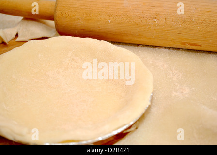 Hausgemachte Tortekruste vorbereiten Stockfoto