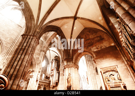 Innenraum der Freiburger Münster in Freiburg Im Breisgau, Deutschland, Europa. Stockfoto