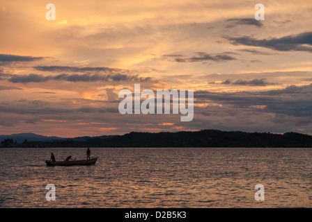 Familie Fischer vor der Küste von Panama. Stockfoto