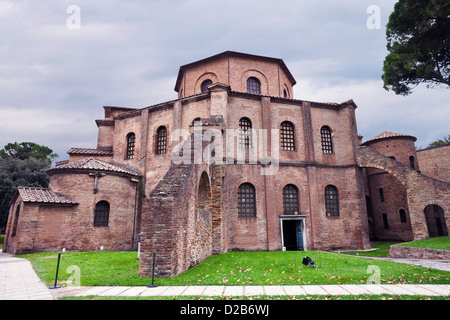 Außenansicht der Basilika von San Vitale - alte Kirche in Ravenna, Italien Stockfoto