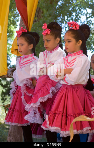 Mexikanische Volkstänzer El Rancho De Las Golondrinas, die Living History Museum aus dem 18. Jahrhundert Spanisch kolonialen New mexico ist. Stockfoto