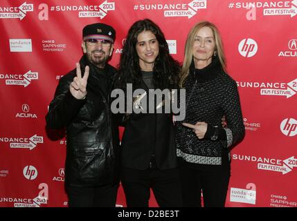 Ringo Starr, Francesca Gregorini, Barbara Bach im Ankunftsbereich für EMANUEL und die Wahrheit über Fische Premiere 2013 Sundance Film Festival, Library Center Theatre, Park City, UT, USA. 18. Januar 2013. Foto von: James Atoa/Everett Collection/Alamy live-Nachrichten. Stockfoto