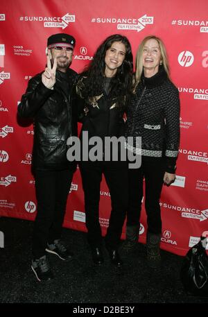 Ringo Starr, Francesca Gregorini, Barbara Bach im Ankunftsbereich für EMANUEL und die Wahrheit über Fische Premiere 2013 Sundance Film Festival, Library Center Theatre, Park City, UT, USA. 18. Januar 2013. Foto von: James Atoa/Everett Collection/Alamy live-Nachrichten. Stockfoto