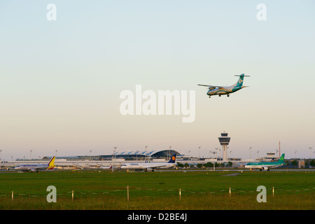 Landung, Flugzeug, Flugzeug, Flughafen München, MUC Stockfoto