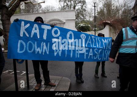 London, UK. 19. Januar 2013 Solidarität Protest außerhalb der griechischen Botschaft in London, in Solidarität mit großen antifaschistischen Demonstration in Athen statt. Stockfoto