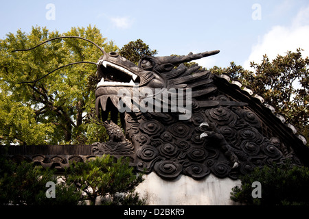 Drachen Schnitzerei in Shanghai Yuyuan Garten Stockfoto