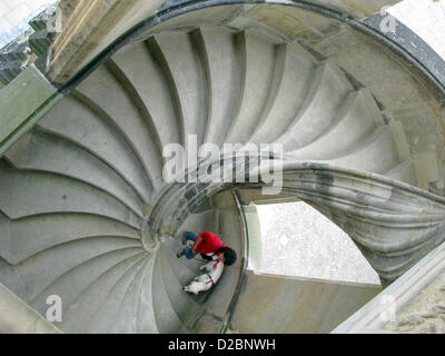 (Dpa Datei) Ein Datei-Bild vom 14. Juni 2010 zeigt die große Treppe Wendelstein im Schloss Hartenfels in Torgau, Deutschland. Foto: Franz-Peter Tschauner Stockfoto