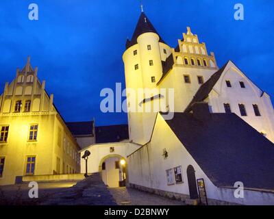 (Dpa Datei) Ein Datei-Bild vom 1. November 2010 zeigt das Schloss Schwarzenberg im künstlichen Licht in Schwarzenberg, Deutschland. Foto: Franz-Peter Tschauner Stockfoto