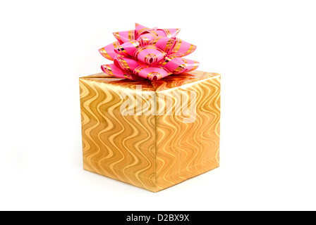 Geschenk-Box von gelber Farbe mit einem rosa Band Stockfoto
