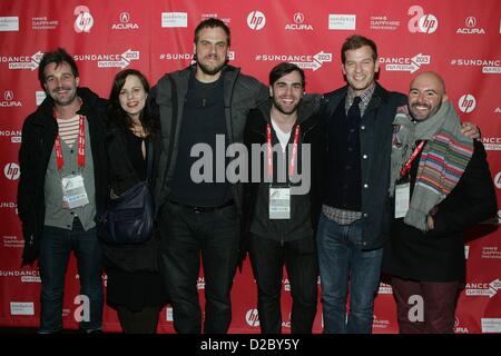 Nicholas Shumaker, Linda Moran, Jim Mickle, Andrew Corkin, Jack Turner Rodrigo Bellott im Ankunftsbereich für wir sind was wir sind Premiere im 2013 Sundance Film Festival, Library Center Theatre, Park City, UT 18. Januar 2013. Foto von: James Atoa/Everett Collection Stockfoto