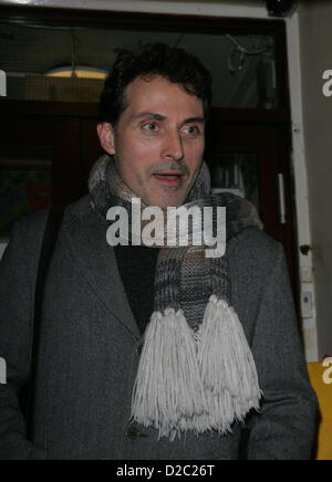 London, UK, 19. Januar 2013. Schauspieler Rufus Sewell gesehen verlassen des Harold Pinter-Theaters nach starrte in "Alten Zeiten" Stockfoto