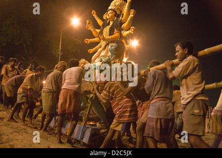 Idol der Göttin Durga, Durga Pooja Dassera Vijayadasami Festival, Calcutta Kolkata, Westbengalen, Indien Stockfoto