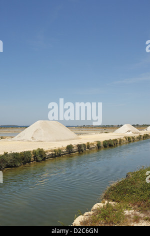 Meersalz Wohnungen auf der Salzstraße zwischen Trapani und Marsala, Sizilien, Italien Stockfoto