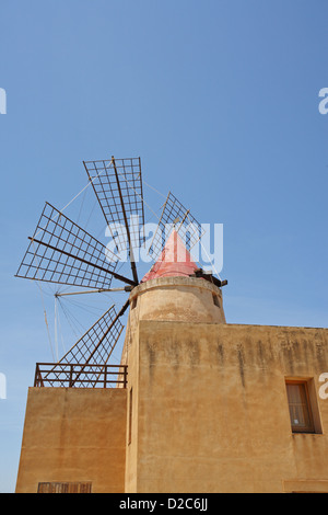 Kochsalzlösung Ettore und Infersa, Stagnone, zwischen Trapani und Marsala, Sizilien, Italien Stockfoto