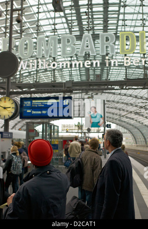 Berlin, Deutschland, Ausbildung von Personal in Berlin Hauptbahnhof Stockfoto