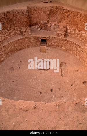 Ruinen von Kiva, Raum für religiöse Rituale der präkolumbianischen Anasazi-Indianer, Mesa Verde National Park in Colorado verwendet, Stockfoto